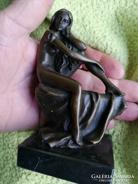 Bronze statue of a pretty girl