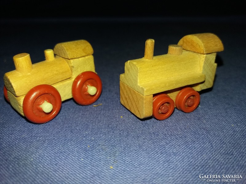 Retro toy kinder surprise wooden trains, both versions in one, the pictures are according to the pictures