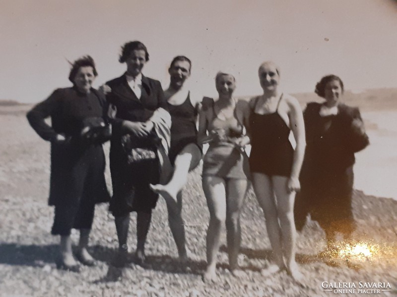 Old photo 1938 vintage group photo beach beach photo