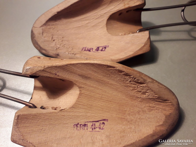 Wooden kaptafa marked cascor, a pair of men's size 41 - 42
