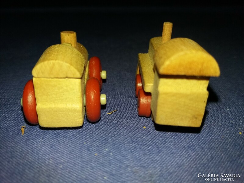 Retro toy kinder surprise wooden trains, both versions in one, the pictures are according to the pictures