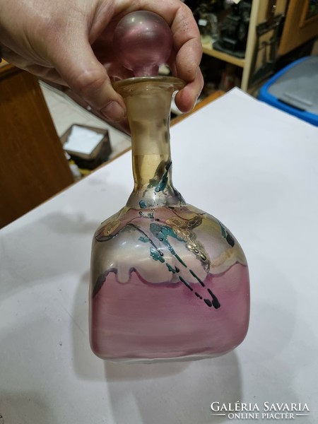 Iparmüvészeti üveg palack