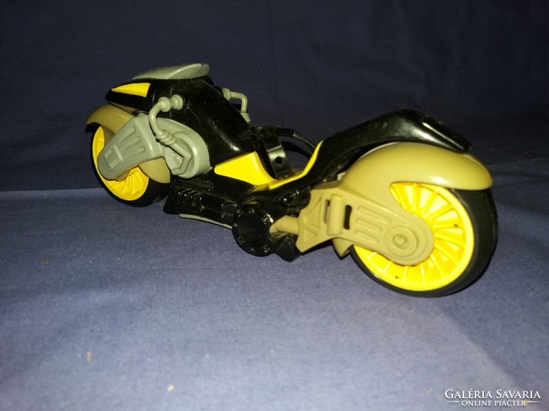 Retro plasztik SUPER HERO HASBRO - MARVEL BATMAN Batmotor játék 25 cm a képek a képek szerint