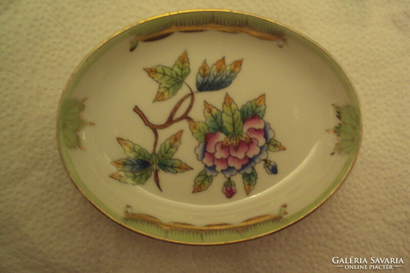 Herend ashtray in new condition, Victoria pattern (ring holder)