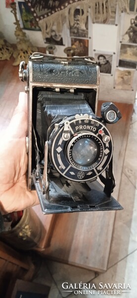 Pronto harmónikás fényképezőgép az1920-as évekből.