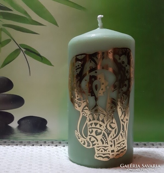 Golden elephant pattern candle - 28 hours