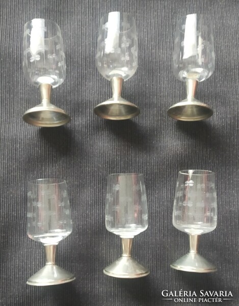 6 pieces of cut glass with alpaca base