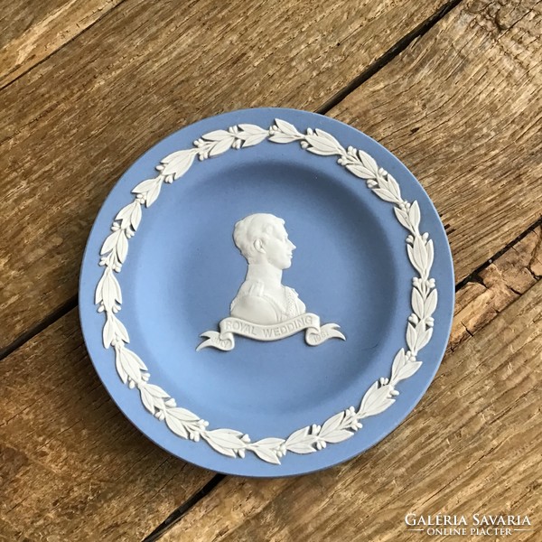 Old English Wedgwood porcelain small plate charles