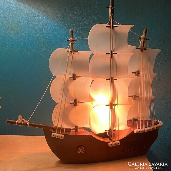 Retro clipper ship model for table mood lighting