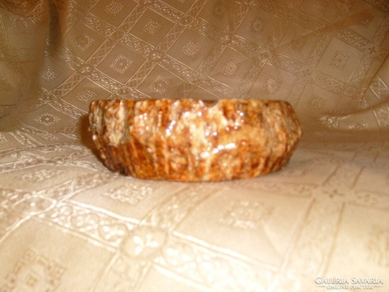 Alabaster, a large severe 2-kg ashtray rarity