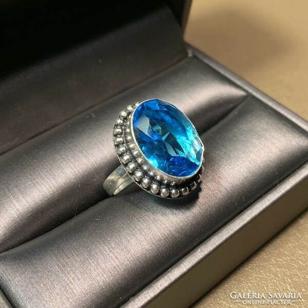 Ázsiai 925 ezüstözött gyűrű kék topáz szín kővel 6-os méret (16,5 mm átmérő) indiai ezüstözött gyűrű