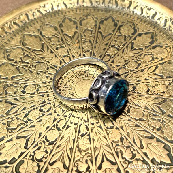 Szép ezüst szín gyűrű kék kővel 7,5 méret (17,5 mm átmérő) Nagy indiai statement gyűrű