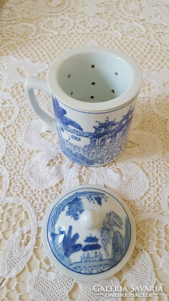 Kék-fehér porcelánfedeles,teaszűrös bögre