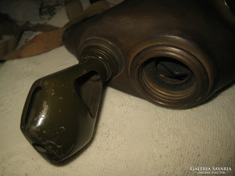 II. Vh gas mask in good condition
