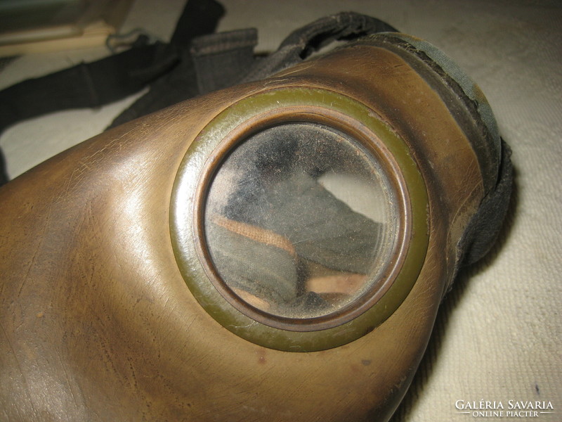 II. Vh gas mask in good condition