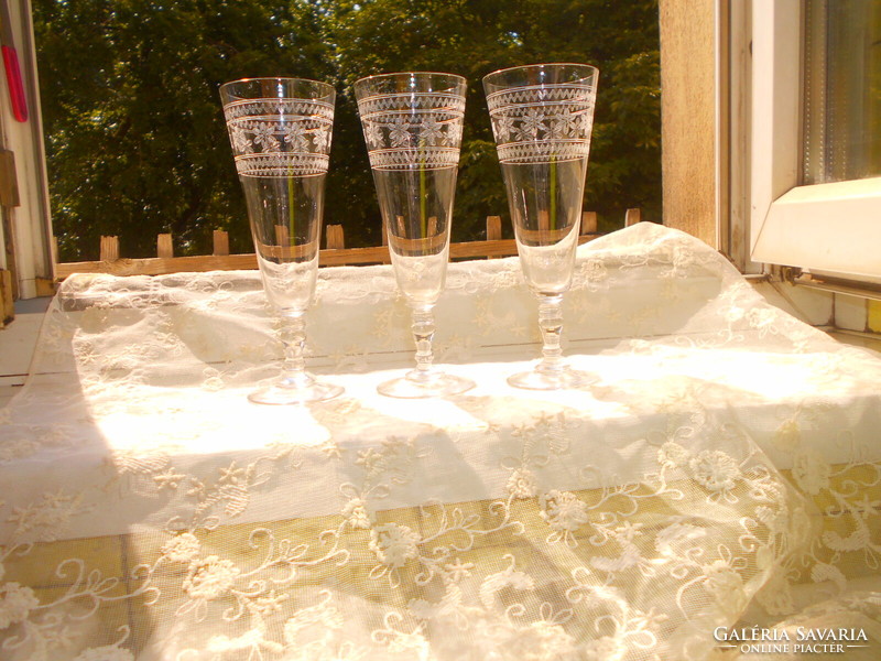 3 pcs champagne goblet 19 cm with delicate lace etched decoration - the price applies to 3 pcs