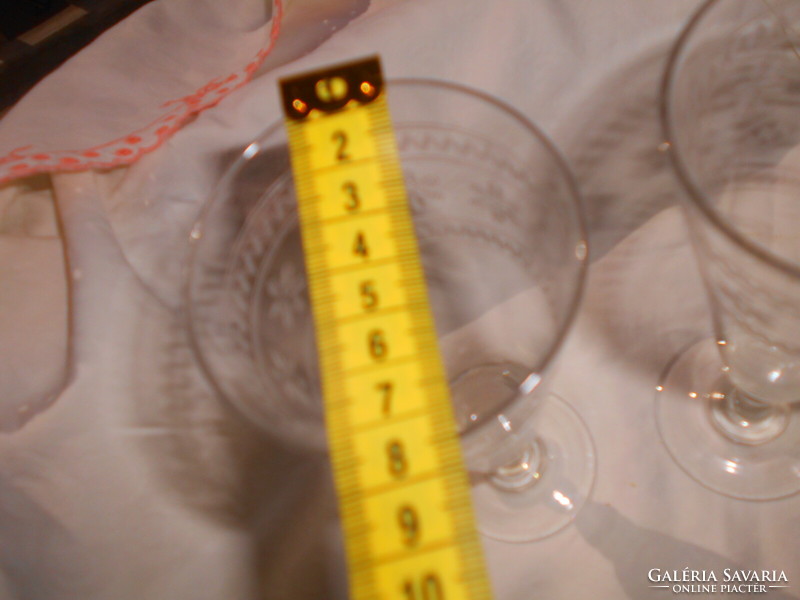 3 db csipkefinomságú maratott díszítéssel pezsgős kehely 19 cm-az ár a 3 db-ra vonatkozik