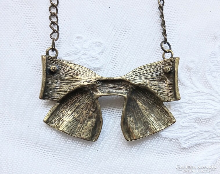 Antique bronze colored metal bow necklace