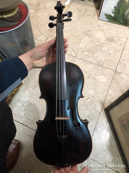 Violin, old, in good condition, excellent as a Christmas gift.