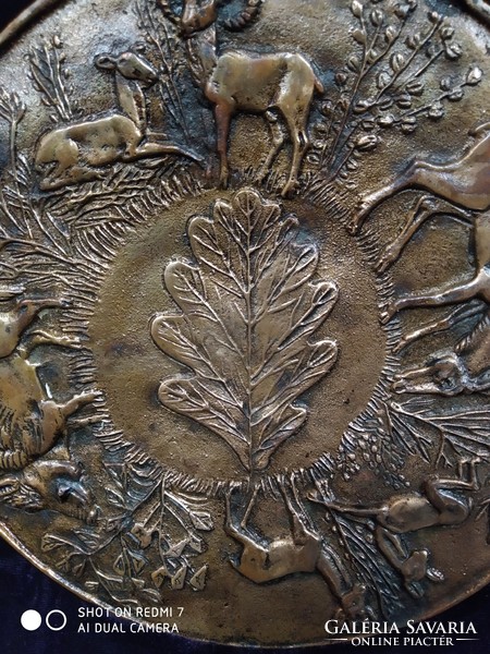 Bronze (grid edit) wall hunting bowl