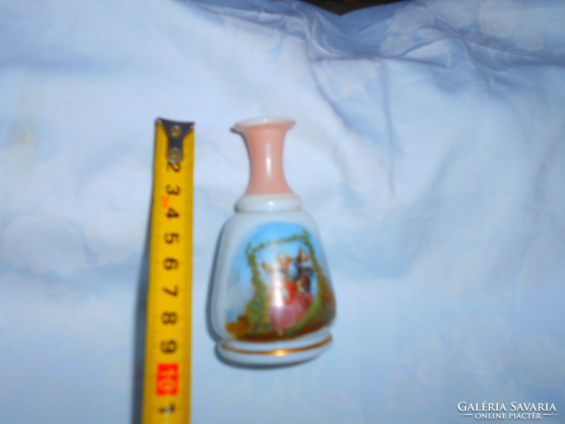 Antik jelenetes  kalcedon ibolya huta üveg váza- talpán sorszámozott