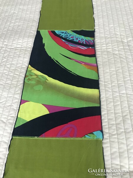 Kiwizöld elasztikus sál színes betéttel, 160 x 30 cm
