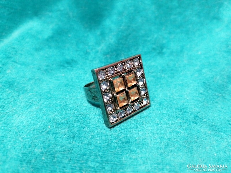 Square ring (625)