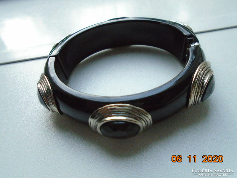 Handcrafted glossy black wide spring bracelet with faceted black stones fixed with silver-plated wire