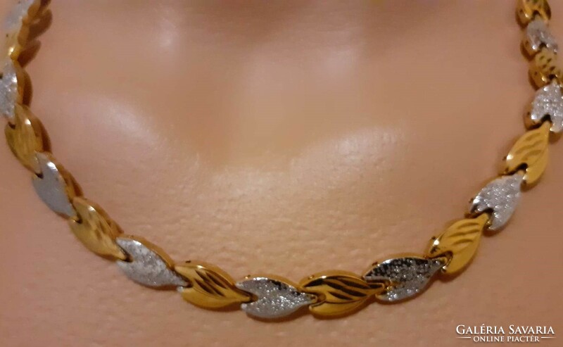 Nagyon szép arany és ezüst  színű nyakék (nyaklánc)