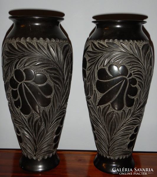 Nádudvari black ceramic vases