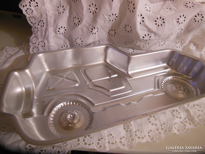 Baking tin - new - car - 40 x 23 x 5 cm - marked - Austrian