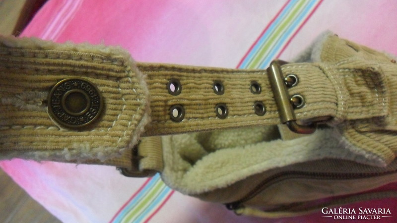Gap teddy bélésű, kordbársonyból készült stílusos kézi táska.kb:  30 X23 cm.