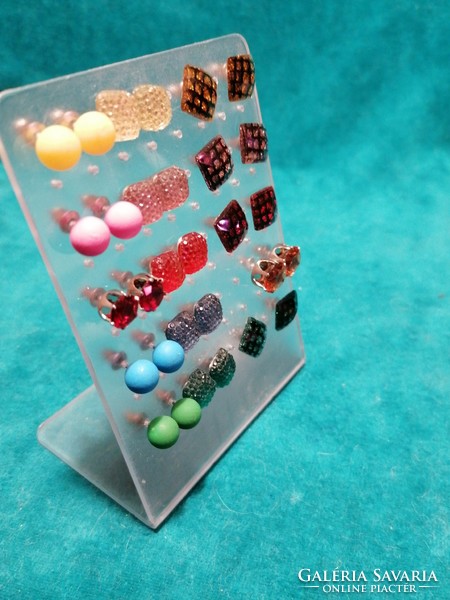 15 earrings (in heart colors) (635)