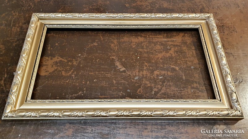 ( Ki) in an antique, old-gold colored frame, small mirror. 27 X 45.5 cm.