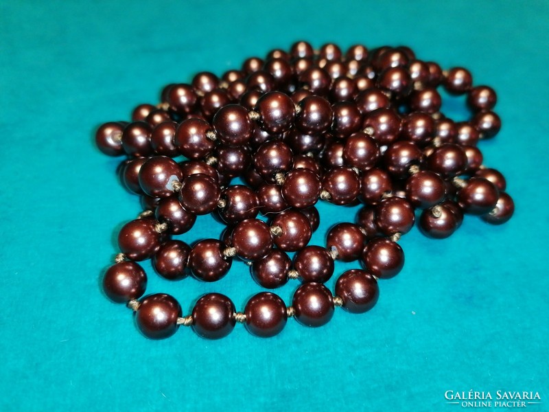 Row of brown bowline beads (652)