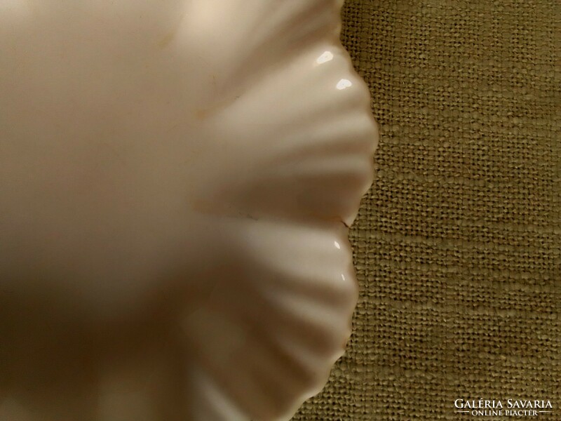 Antik régi fehér fodros peremű kis porcelán tálka, kínáló 1800-as évek vége, formaszámmal jelzett
