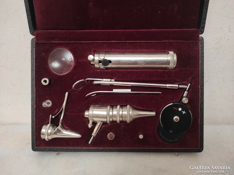 Antique ophthalmologist doctor medical ophthalmology eye examination set in tool box 191