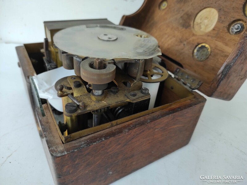 Antique guard clock measuring instrument museum technical antique 632