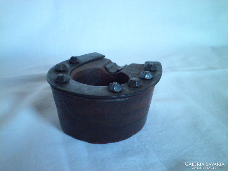 Horseshoe shaped ashtray