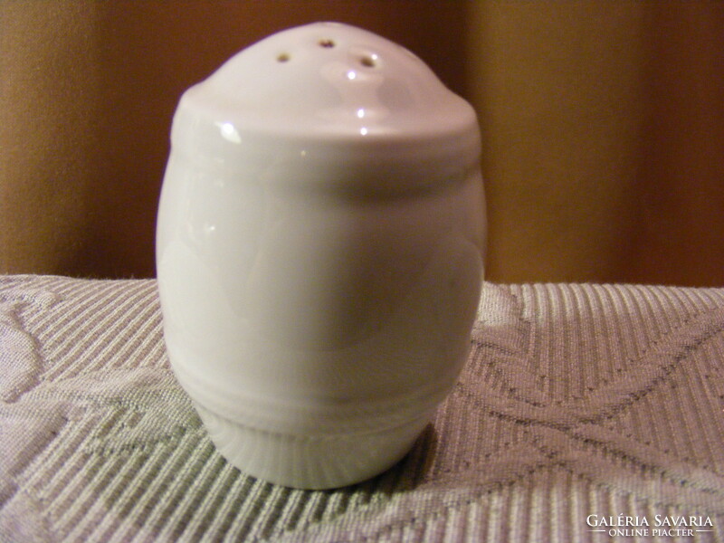 Barrel-shaped porcelain salt shaker