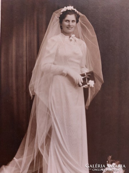 Régi esküvői fotó 1940 menyasszony műtermi fénykép