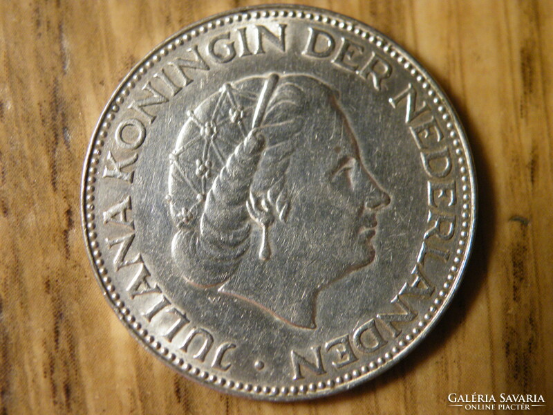 Silver coin original 2 1/2 gulden 1959 - i. With a portrait of Queen Julianna of the Netherlands -