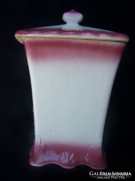 Fajansz cukordoboz      Színesen festett, nagyméretű, szögletes, felfelé szélesedő dekoratív forma