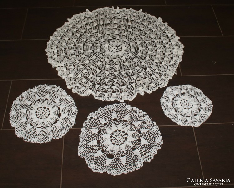Lace tablecloth set of 4 pieces