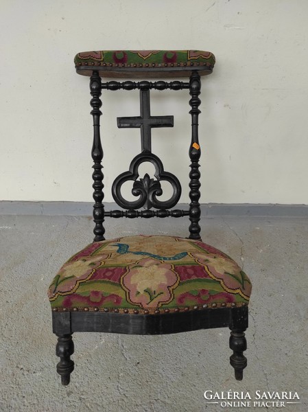 Antik faragott imazsámoly gobelinnel szék keresztény vallás Jézus ima zsámoly 609