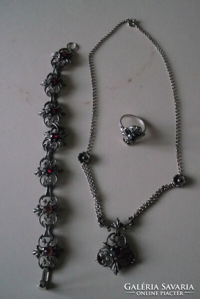 Antique silver jewelry set with garnet stones