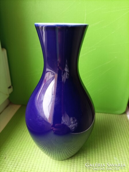 Wallendorfi kisméretű váza.