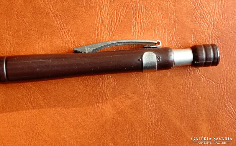Retro fountain pen in good condition for sale.