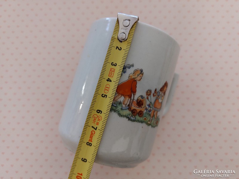Régi Zsolnay porcelán bögre mesemintás teás csésze babázó kislányok minta