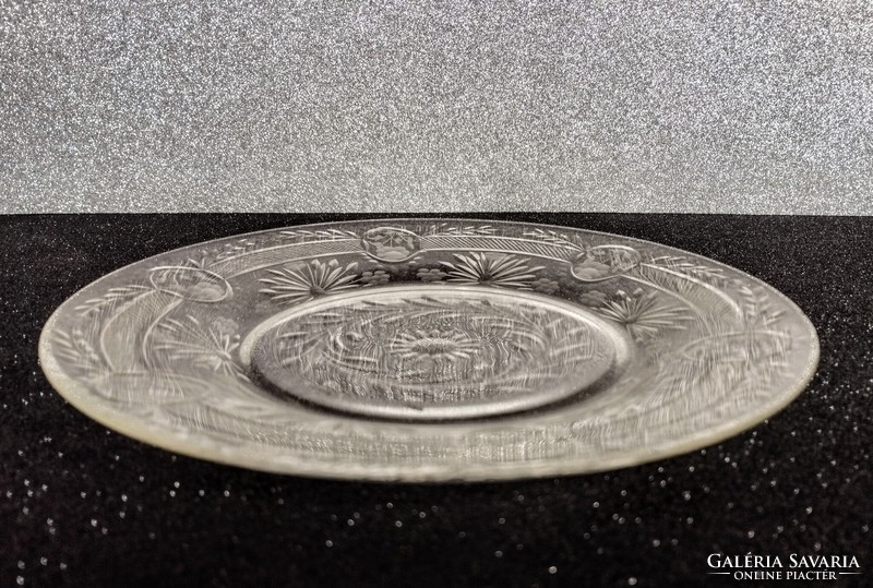 Embossed glass plate / tray
